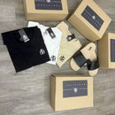 🔥 ¡Viste con clase sin pagar de más! Paga 3 camisetas Monastery y llévate una sandalia GRATIS. 🔥